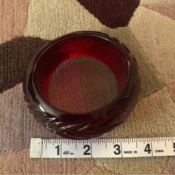 Vintage Transparent Lucite Wide Carved Leaf Bangle - Picture 9 of 16